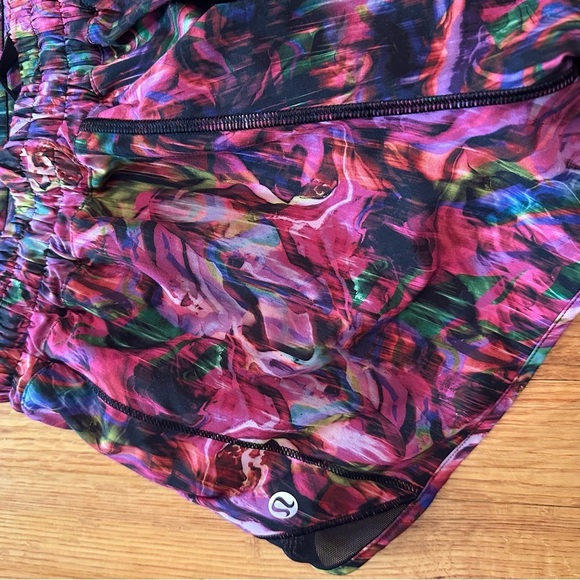 LULULEMON HOTTY HOT LR SHORT *LINED Hyper Flow Pink Multi SIZE-4 (z) - Picture 8 of 14